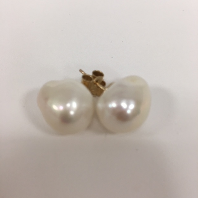 Oval shape Pearl Earrings